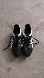 Scarpe calcio ASICS nere con tacchetti in ferro