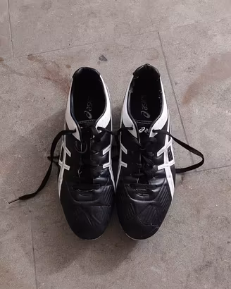 Scarpe calcio ASICS nere con tacchetti in ferro