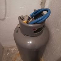 Bombola da 15 kg piena con regolatore pressione 