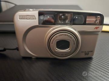 Macchina fotografica con rullino Minolta