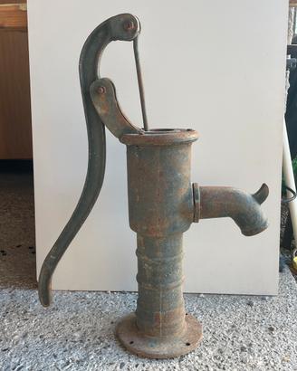 Pompa a mano per pozzo