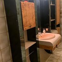 Mobile bagno in legno massello con specchi e luci