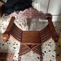 Poltroncina in legno con braccioli 