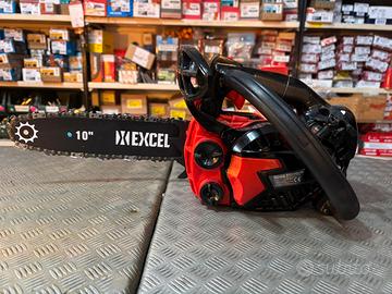 Motosega superleggera da potatura