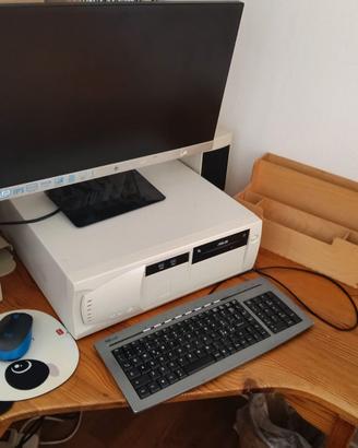 Computer fisso da scrivania