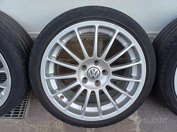 Cerchi in lega da 18'+distanziali con propria sede