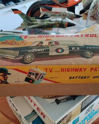 auto in latta con filo polizia vintage