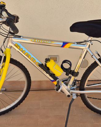 Bici Mountain bike con telaio in alluminio