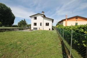Villa di 220 m² con più di 5 locali e box auto dop