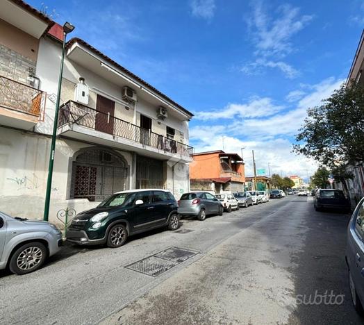 4 LOCALI A NAPOLI