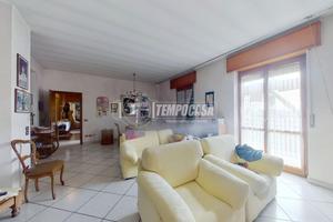 Ampio quadrilocale con possibilità di box e cantin