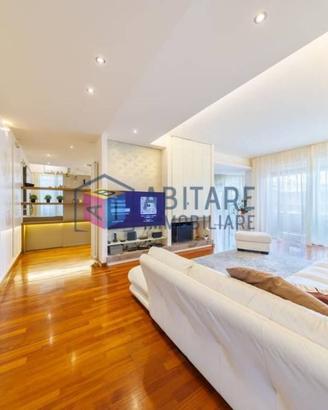 Attico / Mansarda di 171 m² con più di 5 locali a 
