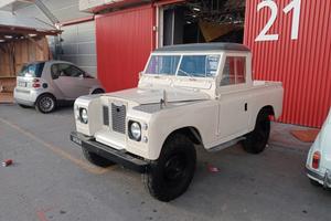 Land Rover Defender 88