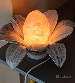 Lampada di sale a forma di fiore