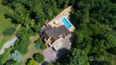 Villa di 270 m² con 5 locali e box auto doppio a A