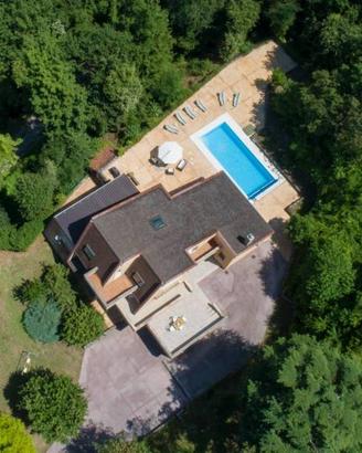 Villa di 270 m² con 5 locali e box auto doppio a A