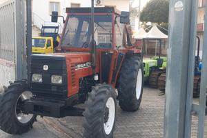 Trattore Gommato New-Holland 65-66 con Cabina