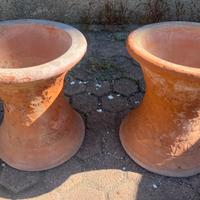 Due vase terracotta altezza cm 33 circonf cm 30