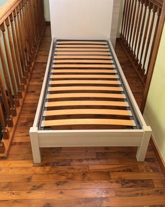 Letto singolo in legno
