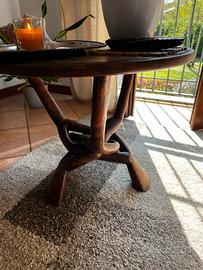 Tavolo rotondo legno marrone scuro, intarsiato