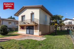 OLMO di Martellago: Abitazione unifamiliare con gi