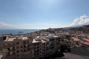 VIALE DEI TIGLI - 5 locali con vista mare