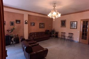 Ampia casa singola con garage e terrazza