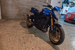 Yamaha FZ8 TAGLIANDATA GOMMATA