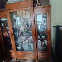 libreria in noce con intarsi