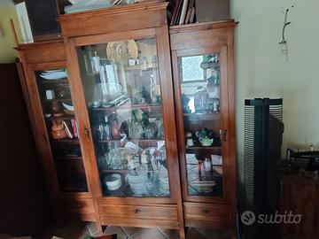 libreria in noce con intarsi