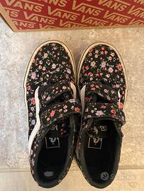 Vans numero 29 e stivaletti numero 30