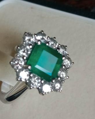 Anello oro 18k con smeraldo e brillanti