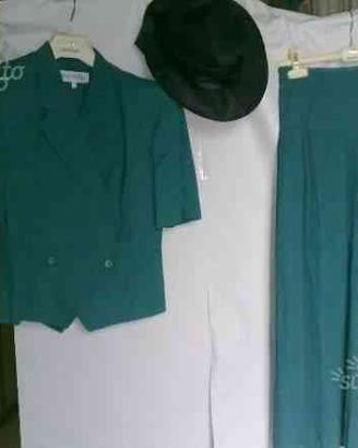 Vestito con cappello per cerimonia