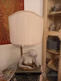 Lampada con scultura