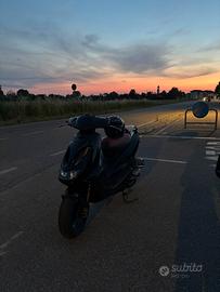 APRILA SR 50 street