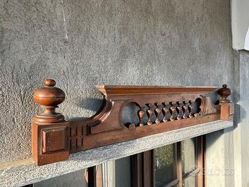 Coppia sopraporta in legno