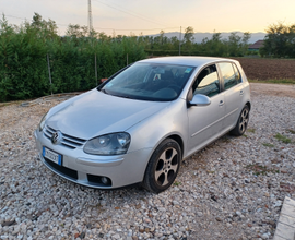 Volkswagen golf 5 con gancio di traino