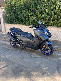 YAMAHA T MAX 560