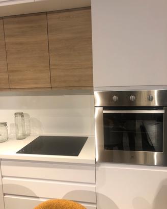 Cucina nuova dal magazzino in svendita