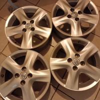 cerchi in lega 15 pollici Toyota Yaris 