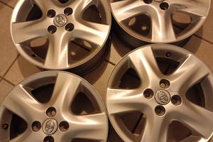 cerchi in lega 15 pollici Toyota Yaris 