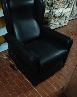 poltrona relax elettrica in ecopelle nera