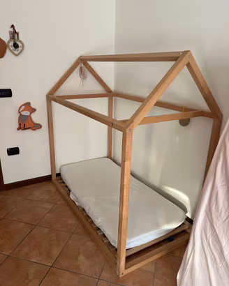 Letto a capanna 70x140+2 materassi+tende e bianche