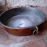 Pentola antica in rame