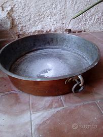 Pentola antica in rame