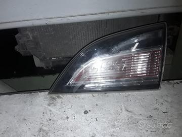 STOP POSTERIORE DESTRO INTEGRATO NEL PORTELLO MAZD