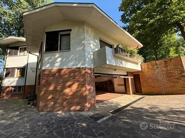 VILLA VIA LAMBRO 52, LESMO