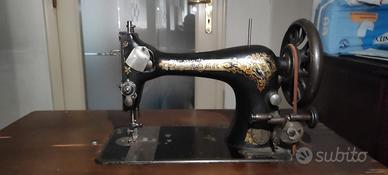 Macchina d'epoca per cucire a pedale  SINGER