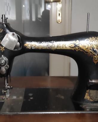 Macchina d'epoca per cucire a pedale  SINGER