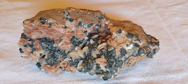 Cerussite cristalli su matrice di Barite e Galena